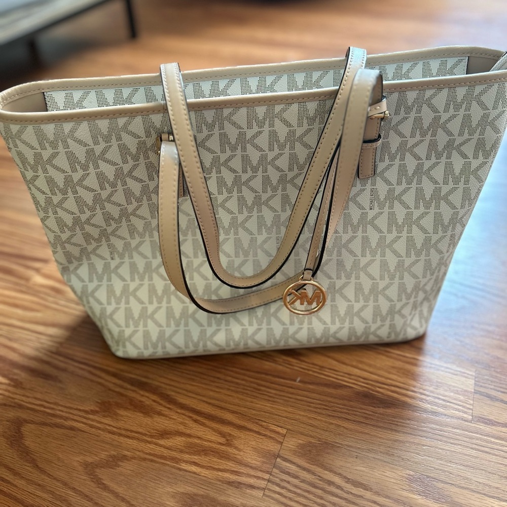 Michael kors tote